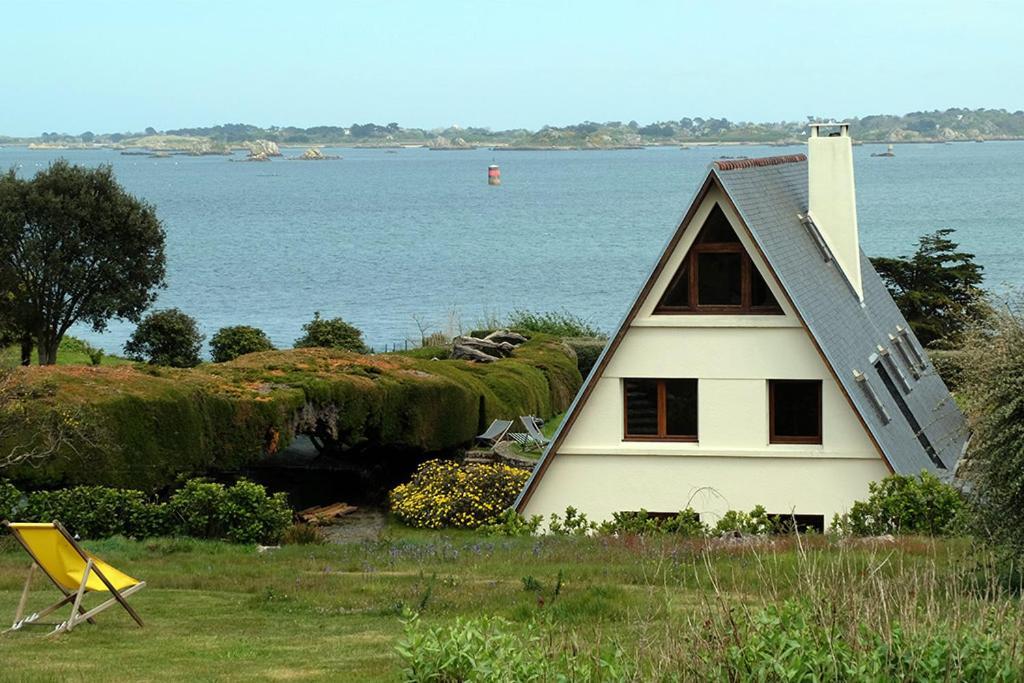 Villa La Maison en A, face à l'île de Bréhat à Ploubazlanec Extérieur photo